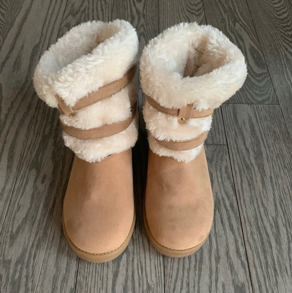 Beautiful Women's Boots by Guess 🎀💫